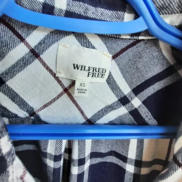 100% cotton Wilfred Free (Aritzia) Plaid Button-Up Shirt, Oversized for XS - Picture 6 of 6